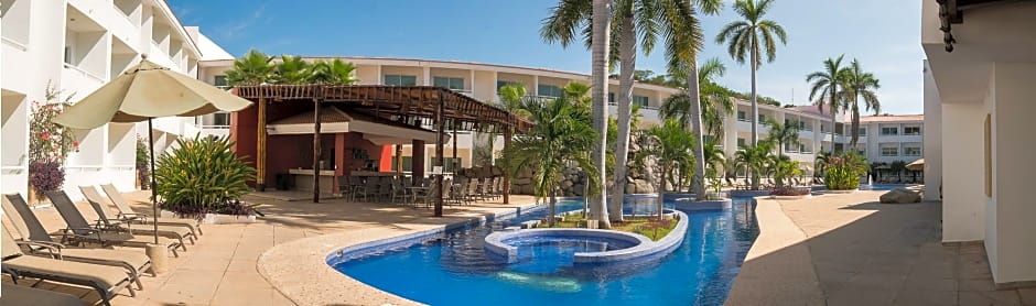 La Isla Huatulco Hotel & Beach Club