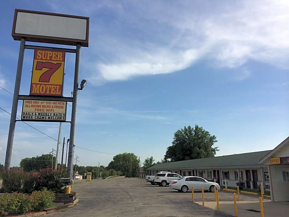 Super 7 Motel