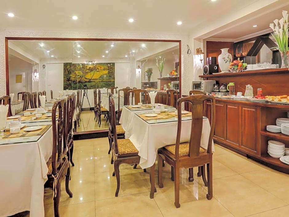 Hanoi Little Town Hotel