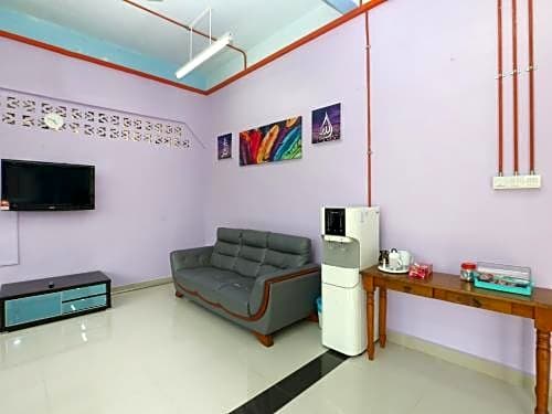 SPOT ON 89778 Aisy Hotel