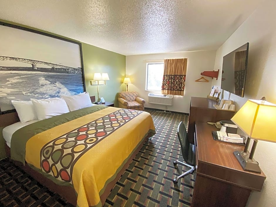 Super 8 by Wyndham Newport News/Jefferson Ave.