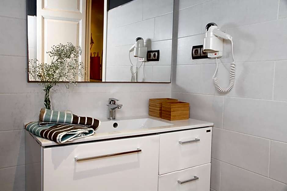 AinB Eixample-Miro Apartments