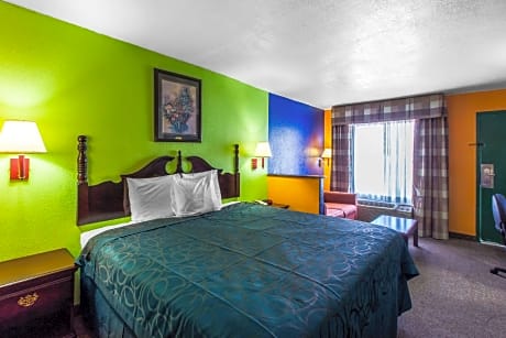 1 King Bed, Suite, No Smoking