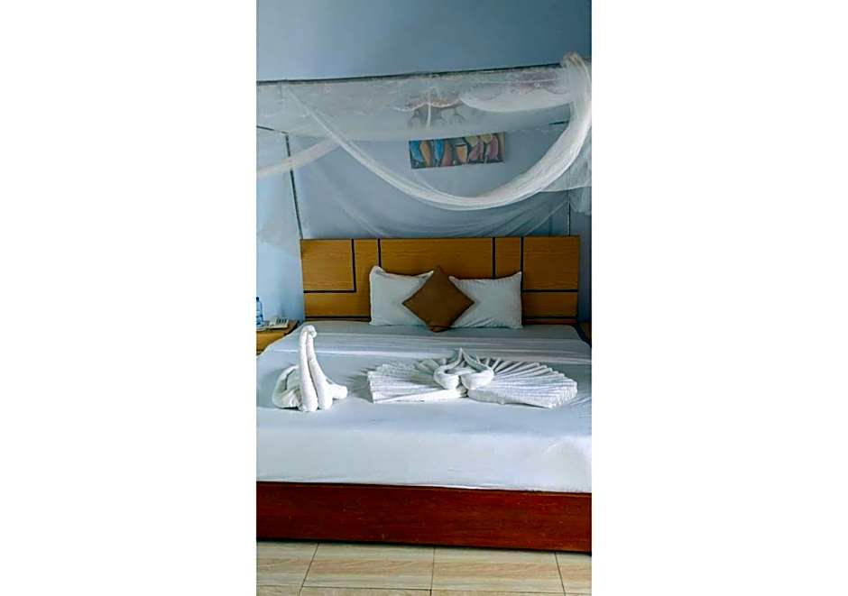 Chimpanzee Lodge