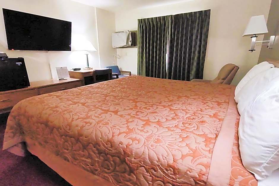 Love Hotels Staples by OYO at HWY 10 MN