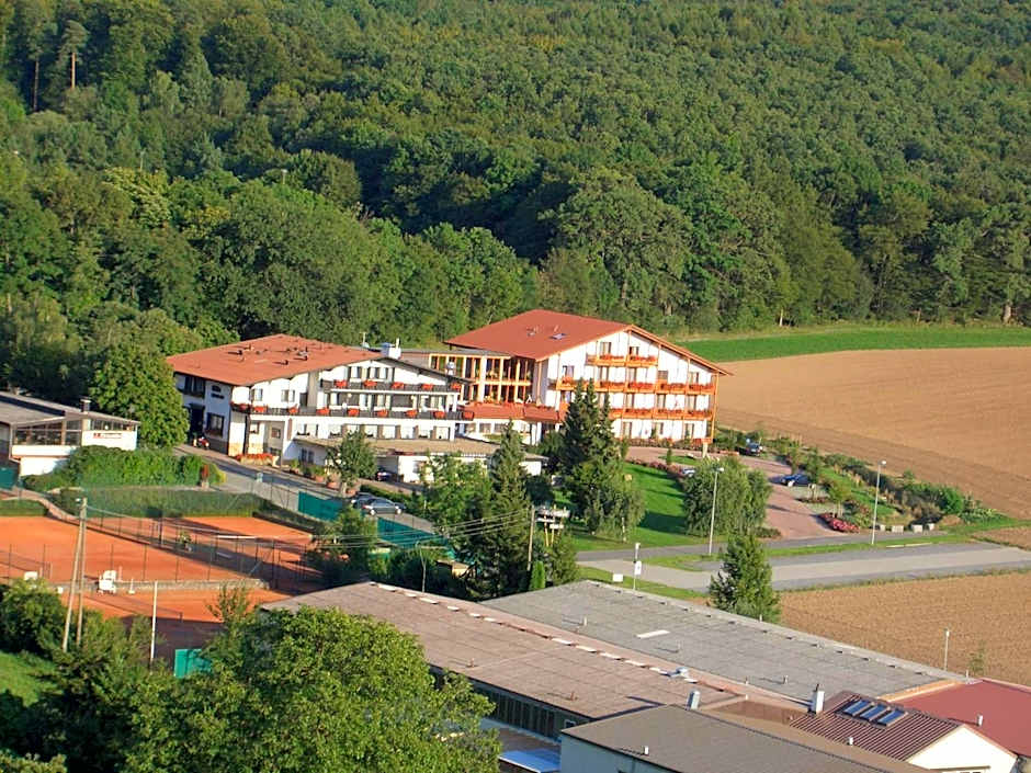 Hotel am Waldeck mit Restaurant — 22 fotoğraftan 1. fotoğraf