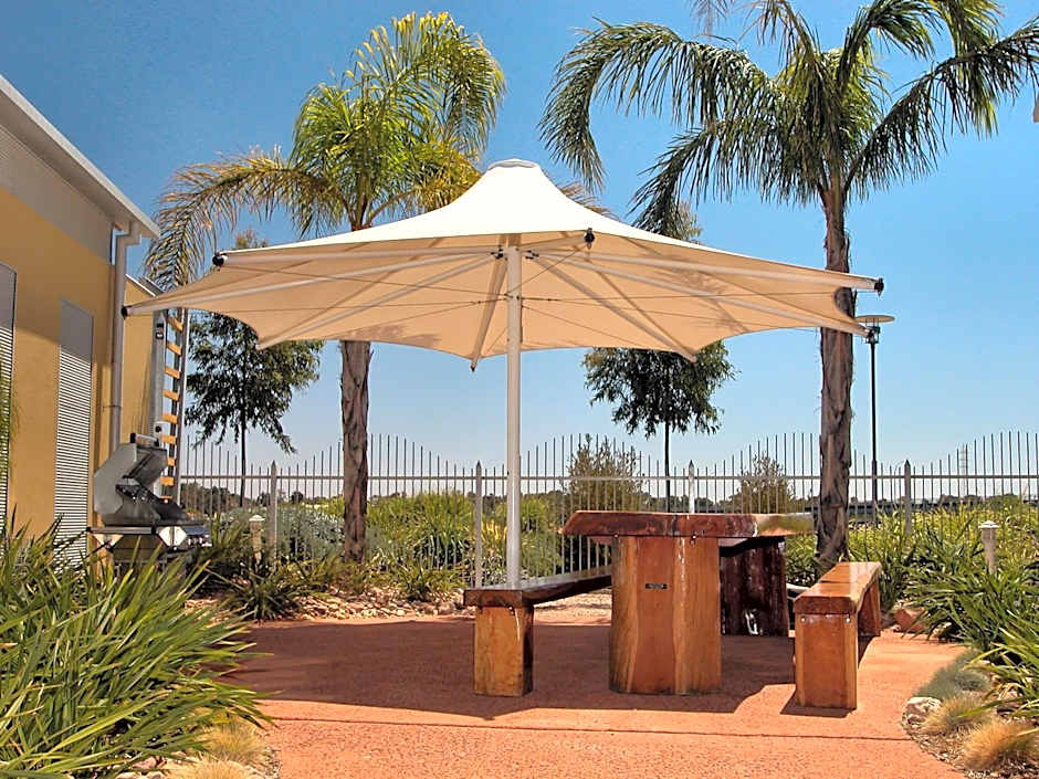 Majestic Oasis Apartments