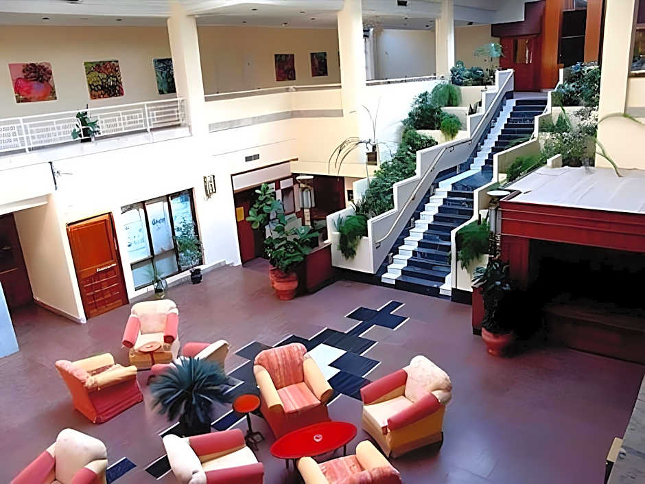 Le Grande Plaza Hotel