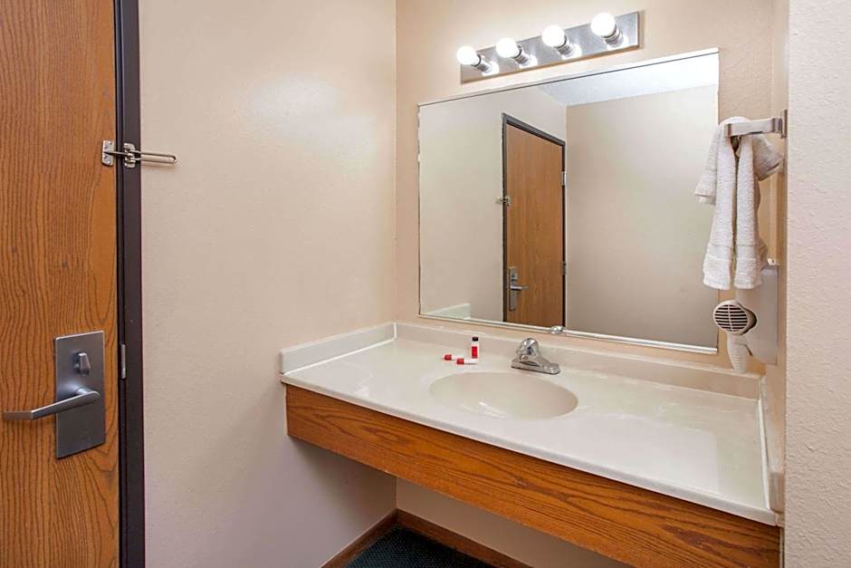 Super 8 by Wyndham Anamosa IA