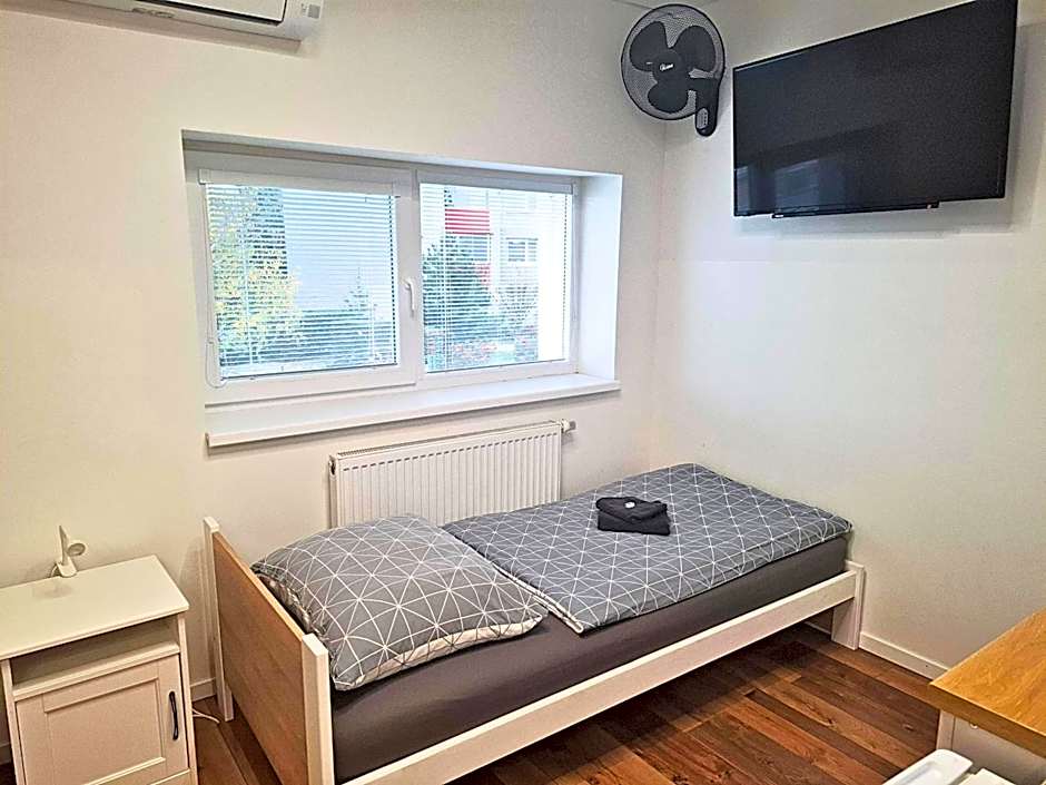 Dimael Hostel & Apartments