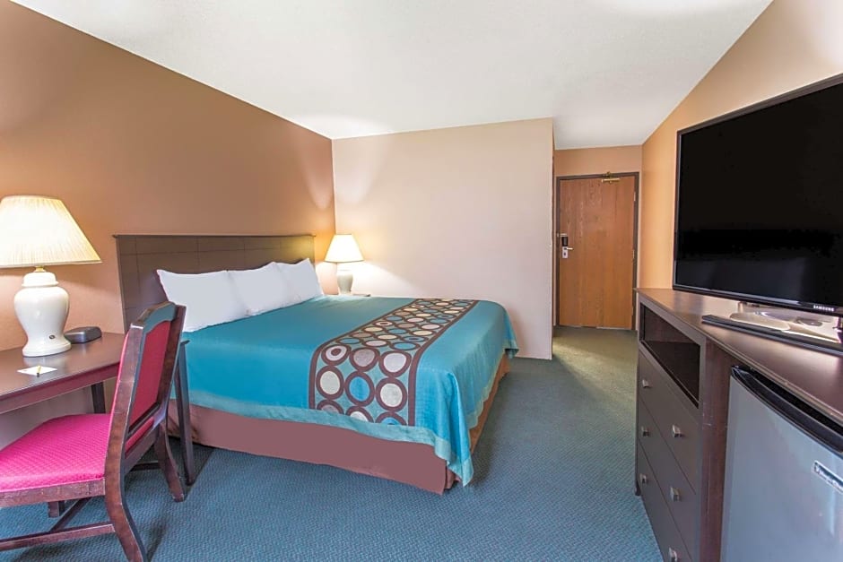 Super 8 by Wyndham Austin MN
