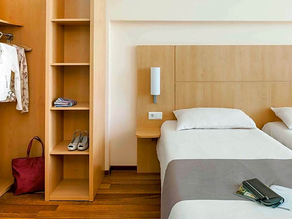 Photo 1 of 5 of Triple Room