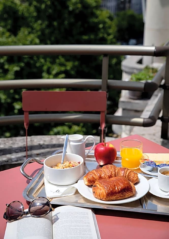 Villa Luxembourg – Paris, TX