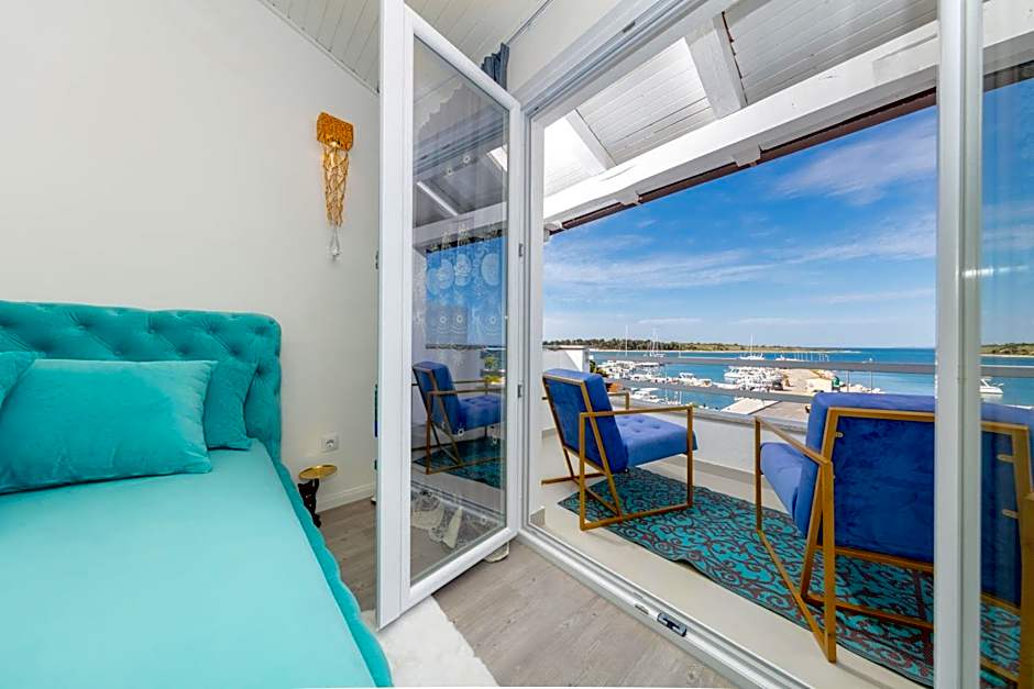 Boutique Residence Sundays