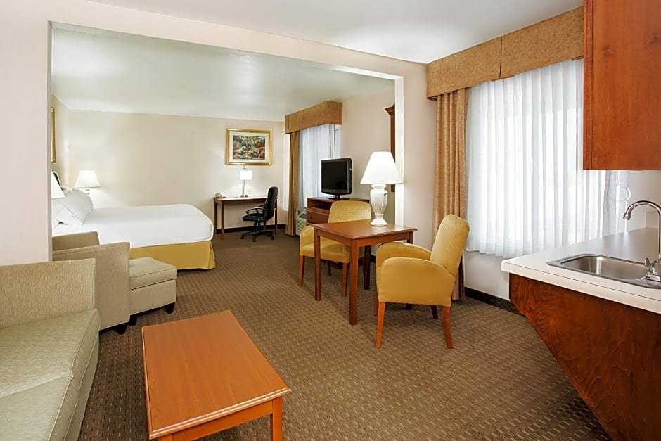 Holiday Inn Express Hotel & Suites Marion By IHG