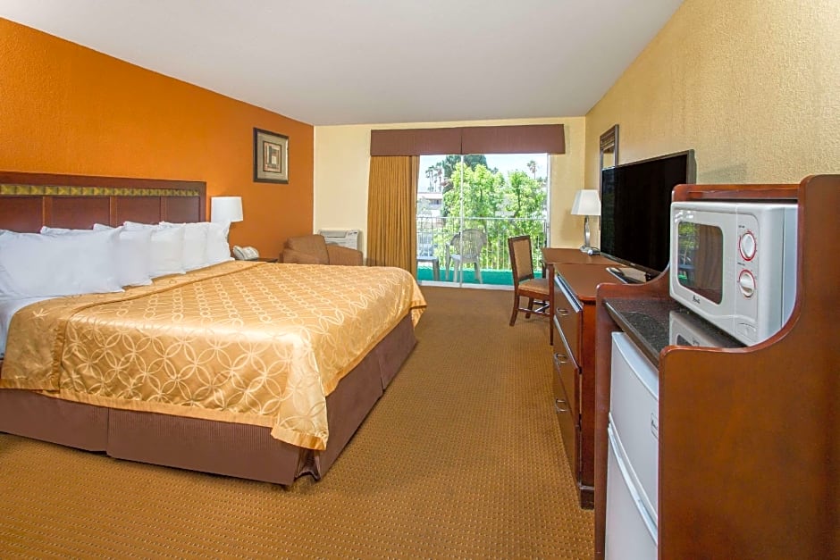 Days Inn by Wyndham Palm Springs