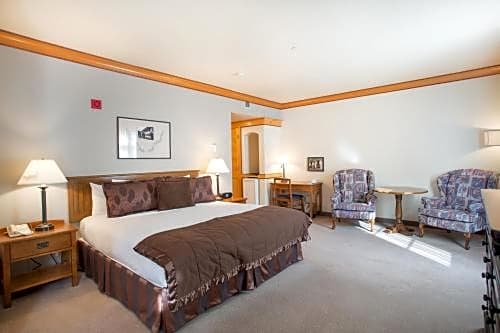 Photo 1 of 5 of Deluxe 1 King Bed