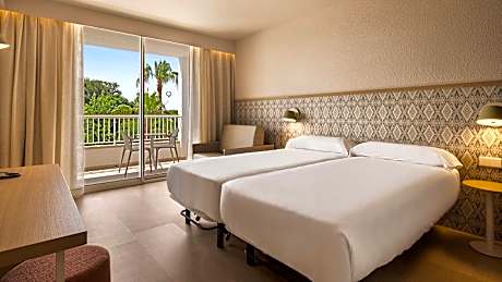 DOUBLE OR TWIN STANDARD 2 ADULTS + 1 CHILD