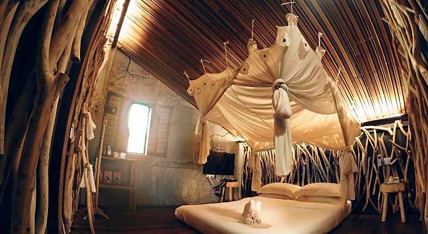 The Happy 8 Retreat @ Old Town