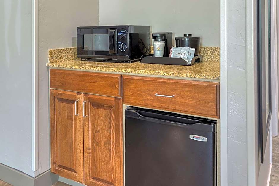 La Quinta Inn & Suites by Wyndham Visalia/Sequoia Gateway