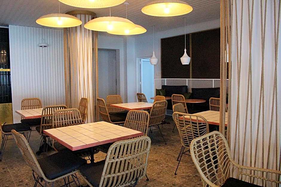 E.J. Pyrgos Bay Hotel