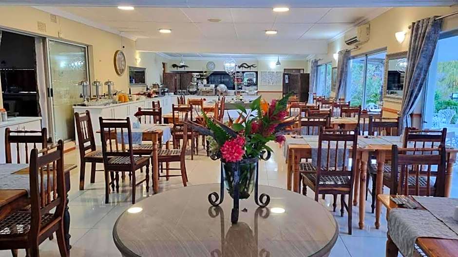 Old Mill Lodge, Seasonal Working Ostrich Farm & Restaurant, Oudtshoorn