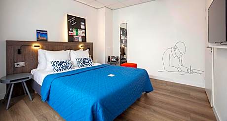 Queen Room - Non-Smoking