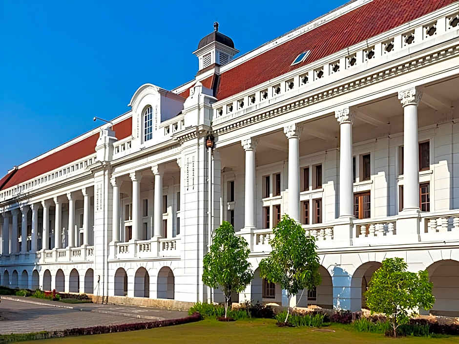 RedDoorz near Mangga Dua Square