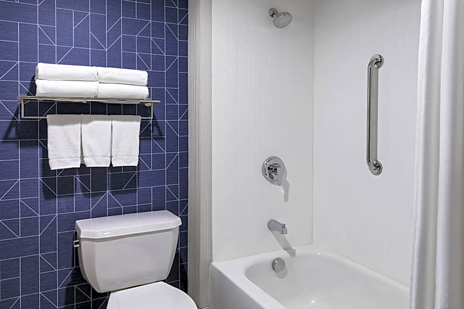 Spark by Hilton Denver International Airport