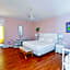 King Suite at Curry Mansion with Heated Pool!