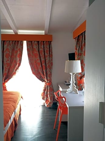 Double or Twin Room with Sea View