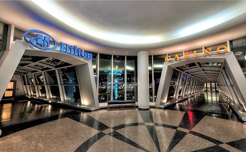 Hilton Niagara Falls-Fallsview Hotel - Suites
