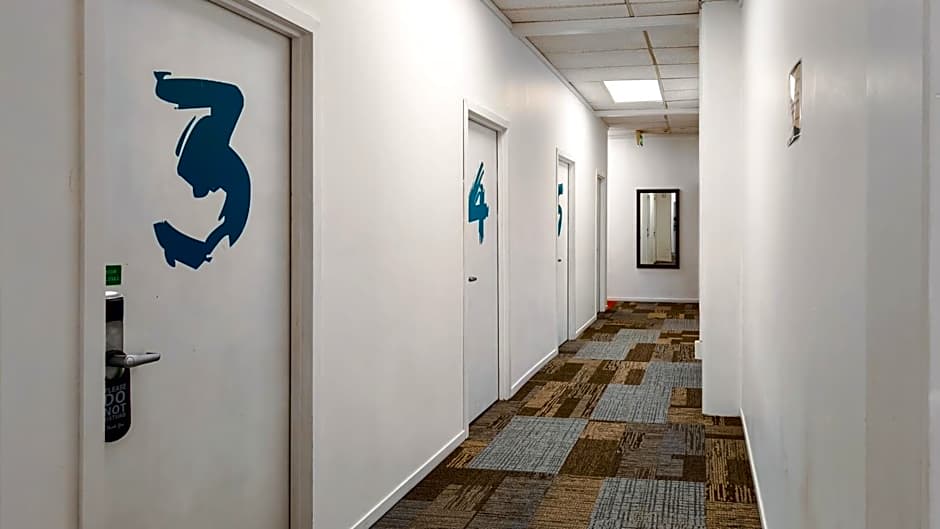 Silverfern Backpackers