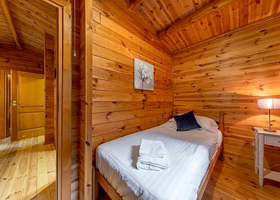 Woodland Park Lodges