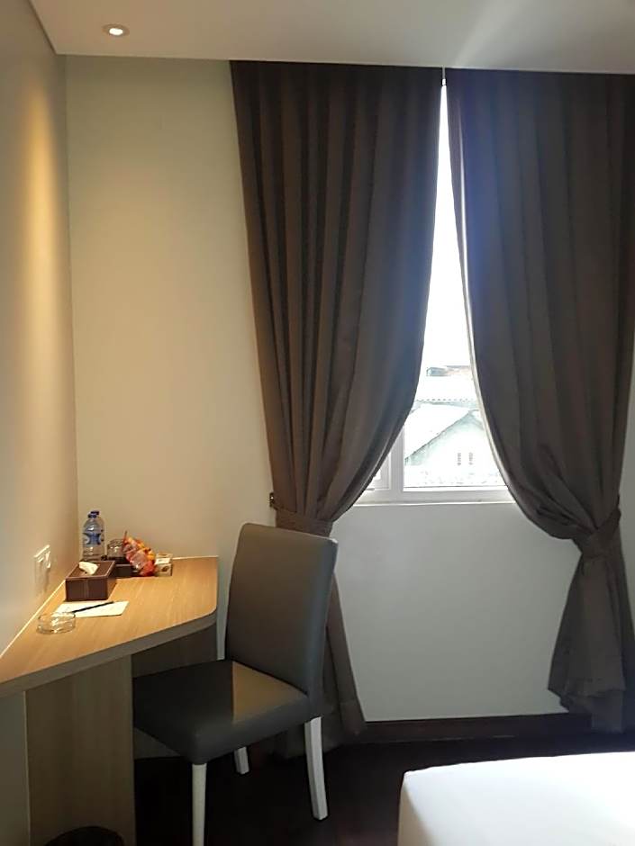 Hotel 88 ITC Fatmawati Jakarta