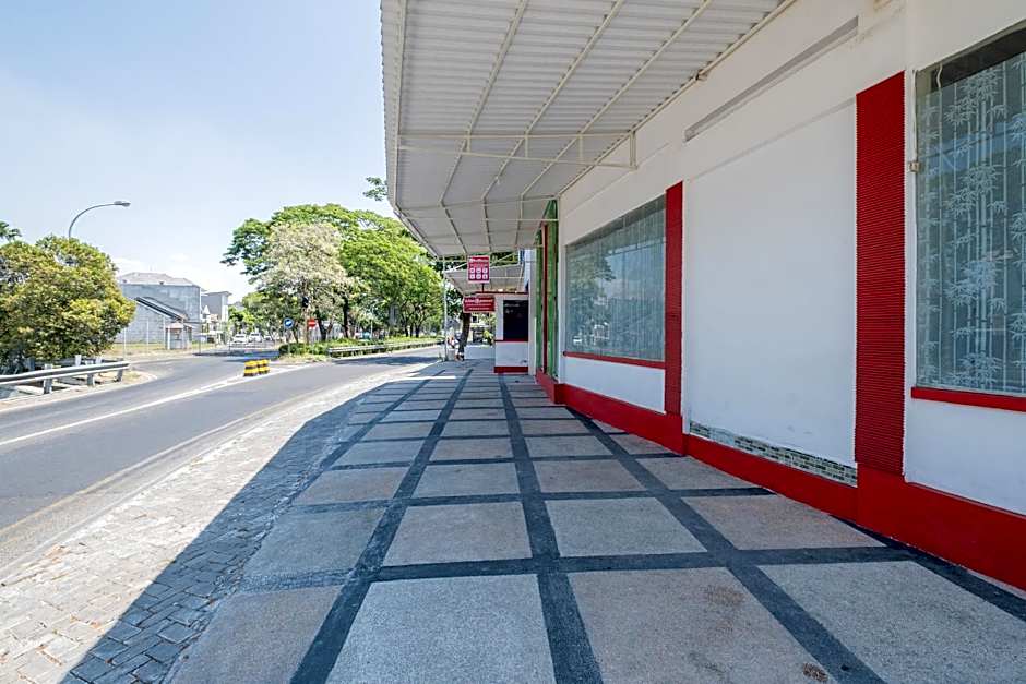 RedDoorz Plus @ Grace Residence Surabaya