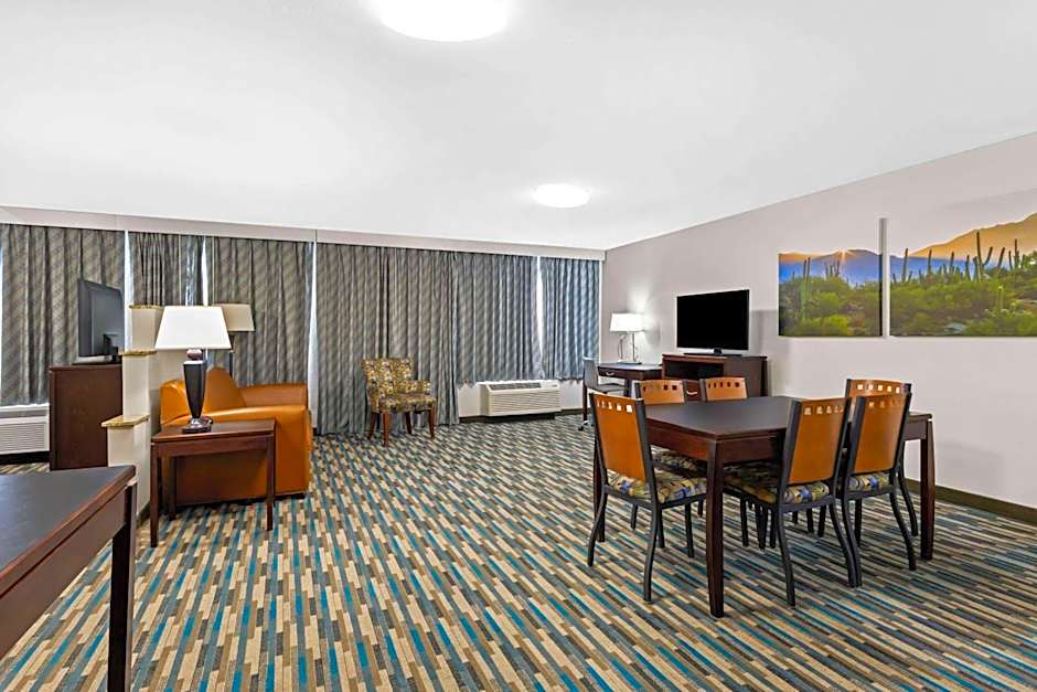 Days Inn & Suites by Wyndham Mesa Near Phoenix