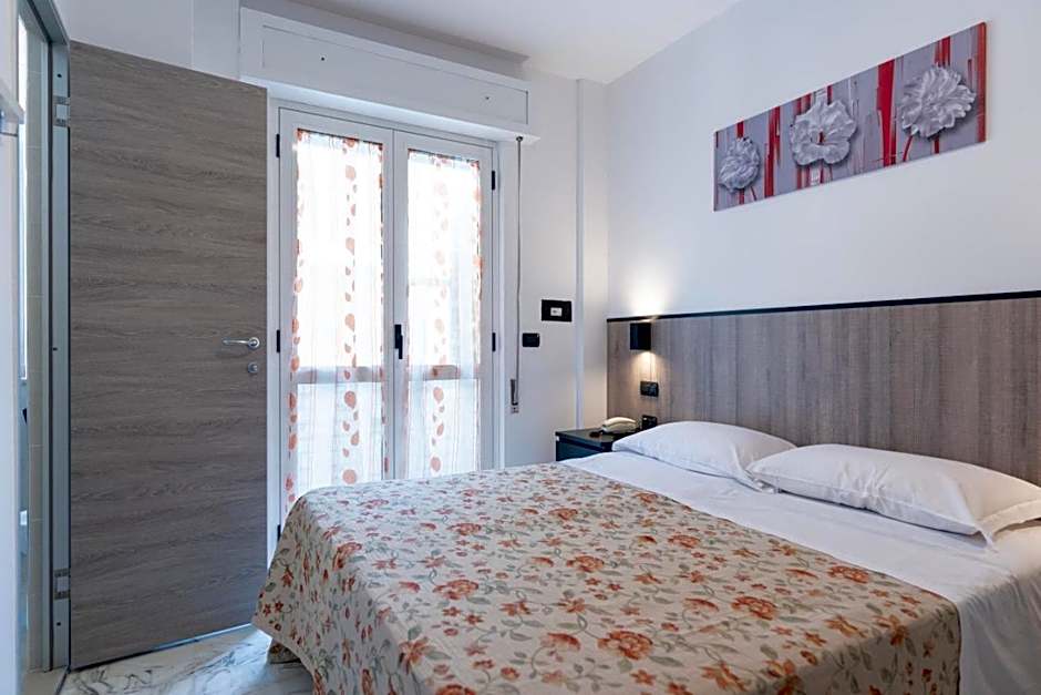 Hotel Saint Tropez - Pineto