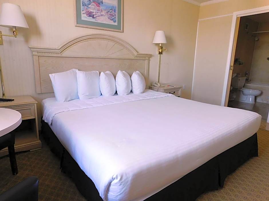Ramada by Wyndham North Bergen