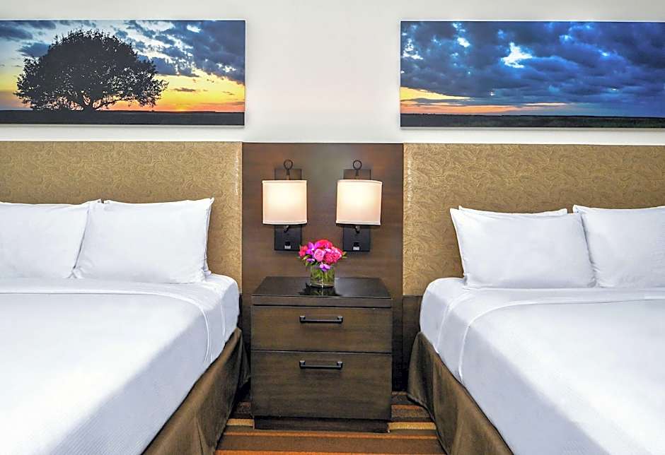 Photo 1 of 4 of Park 2 Queen Beds, Accessible, Roll in Shower