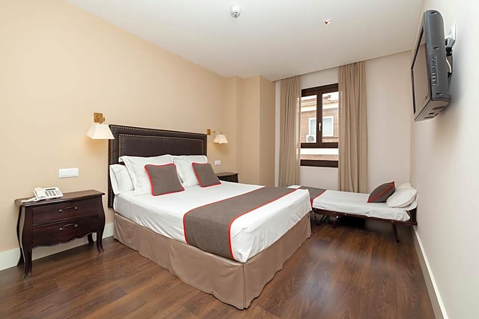 Photo 1 of 4 of Triple Room