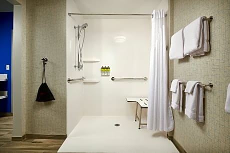 King Room - Mobility Access/Roll in Shower - Non-Smoking