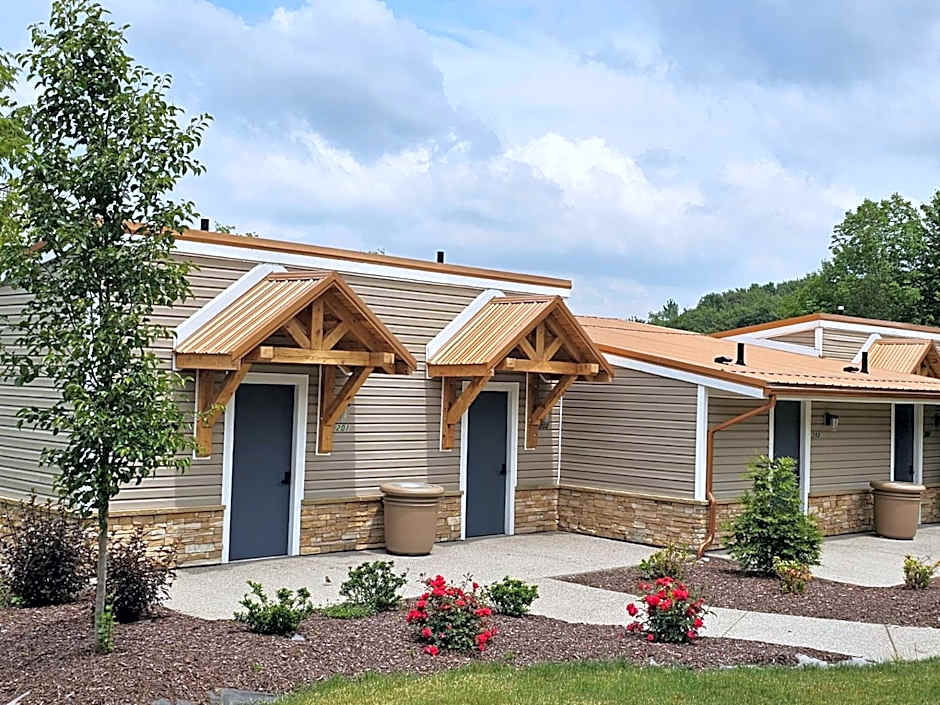 Photo 1 of 32 of Lodge at Chalk Hill
