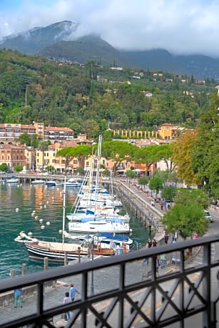 Double or Twin Room with Balcony and Lake View