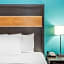 La Quinta Inn & Suites by Wyndham West Little Rock