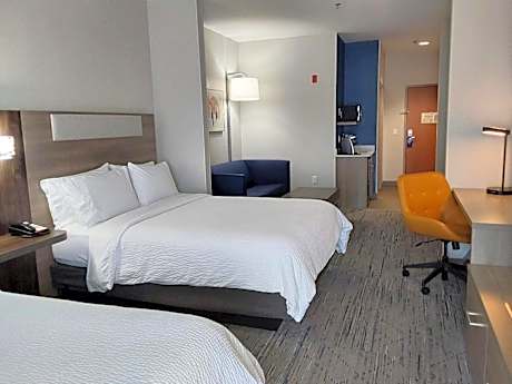 Queen Suite with Two Queen Beds