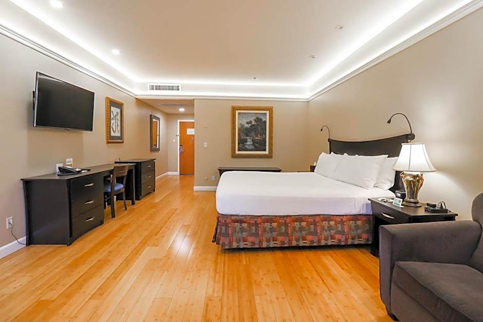 Dinah's Garden Hotel