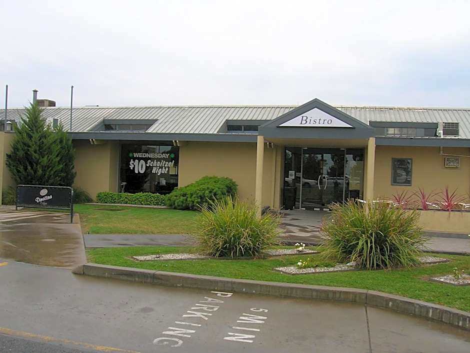 Overlander Hotel Motel