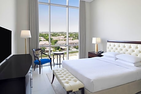 Executive Suite, 1 King Bed, View