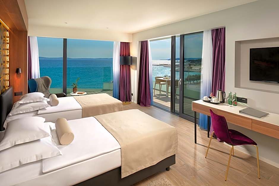 Deluxe 1 Double Bed or 2 Beds, Sea View — 6 fotoğraftan 1. fotoğraf
